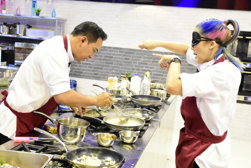 ปิดตาทำอาหาร