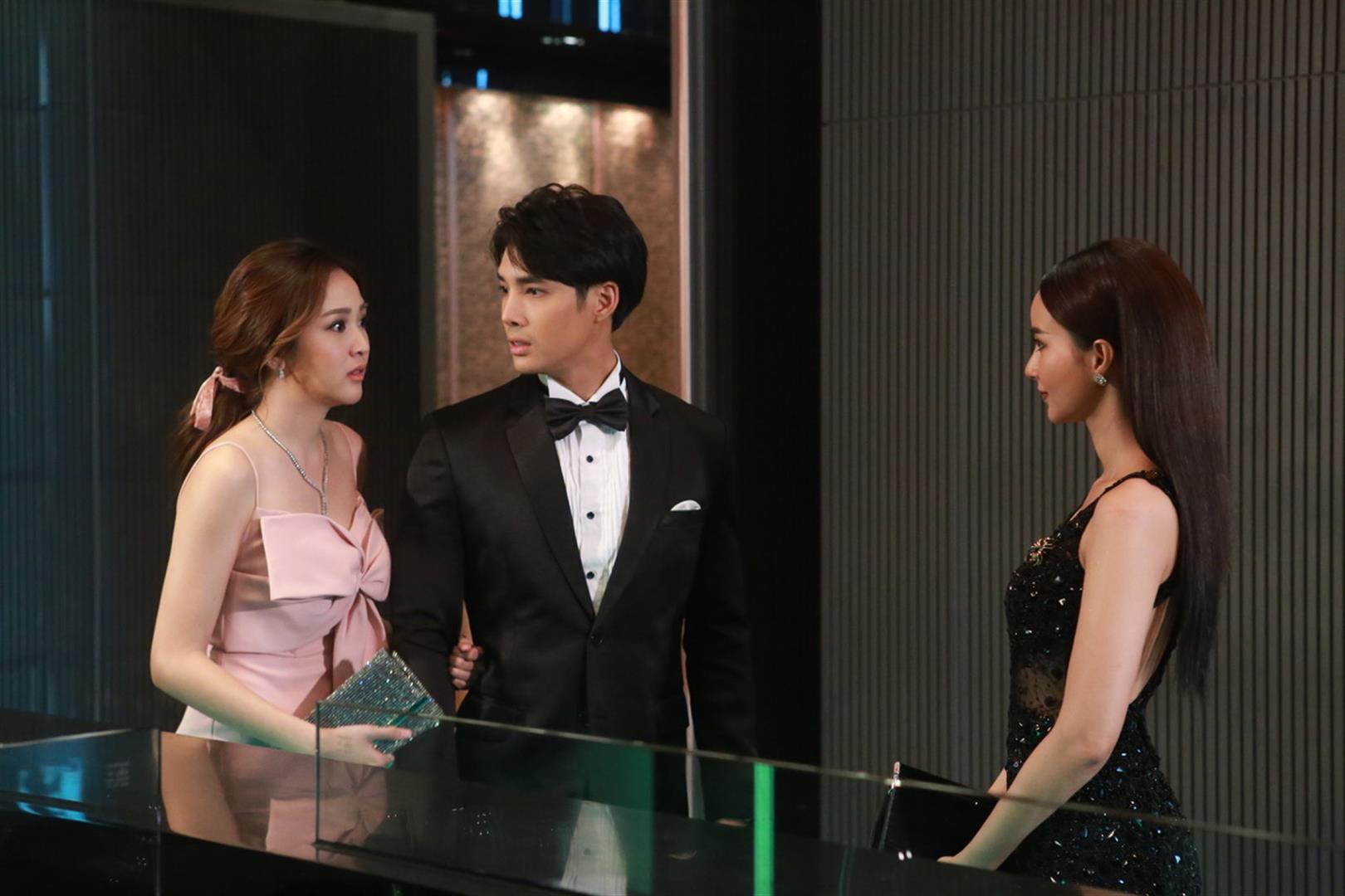 ภาพนักแสดง จาก ละครสัญญารักสัญญาณลวง