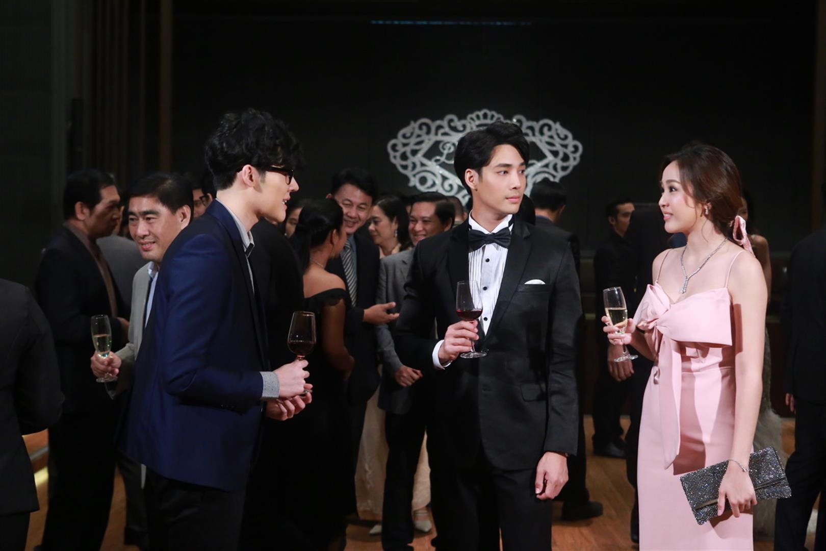 ภาพนักแสดง จาก ละครสัญญารักสัญญาณลวง