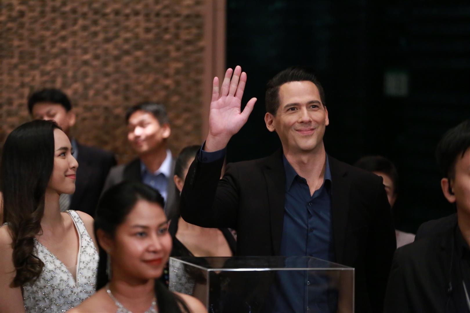 ภาพนักแสดง จาก ละครสัญญารักสัญญาณลวง